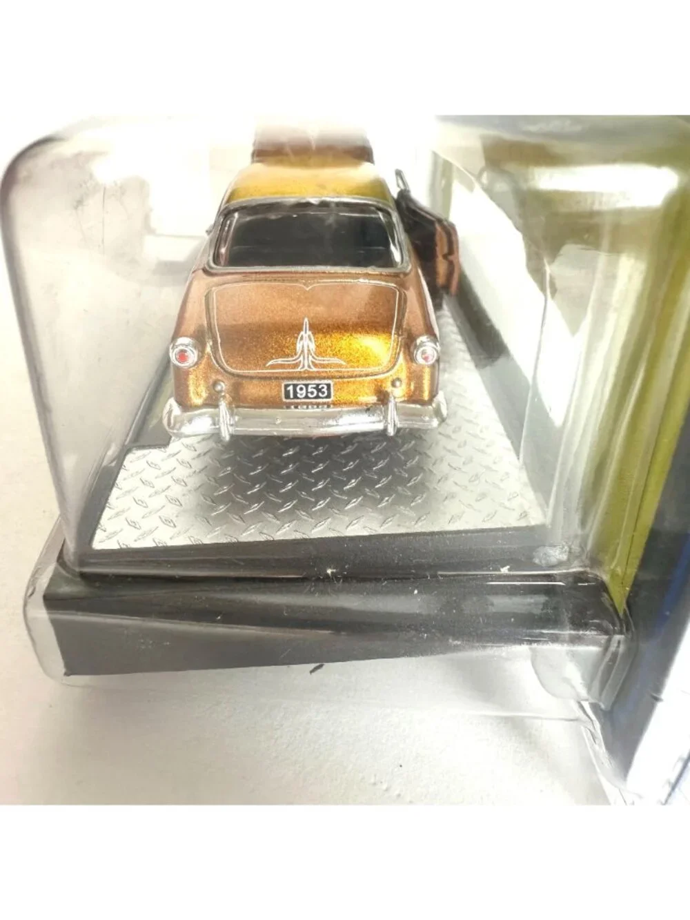 M2 Machines Auto-Dreams 1953 Ford Crestline Victoria Diecast 1:64 Scale Model